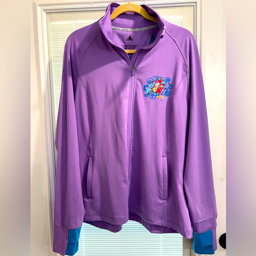 Disney Jacket Size Large 2023 Springtime Surprise